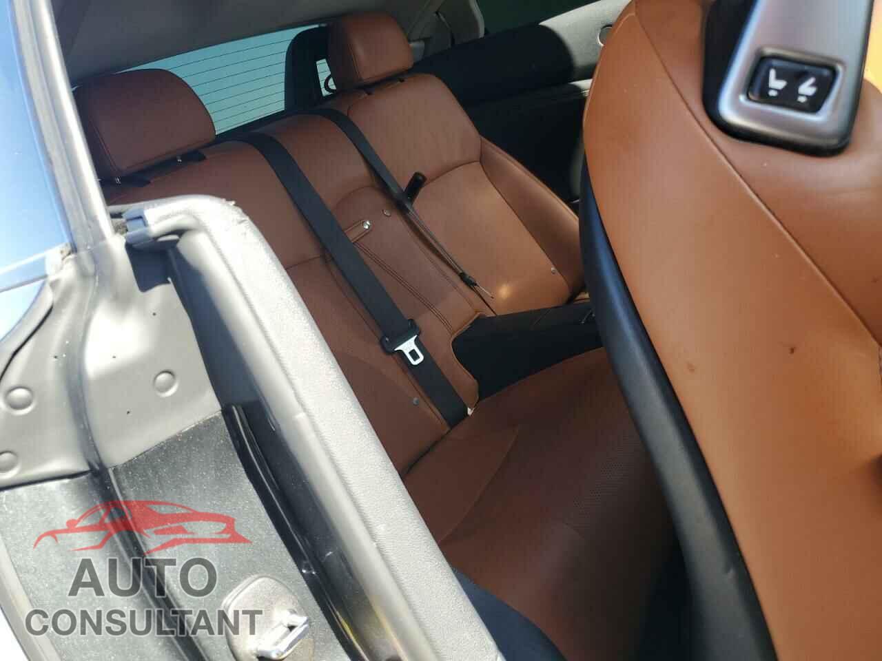 LEXUS IS 2011 - JTHFF2C28B2517151