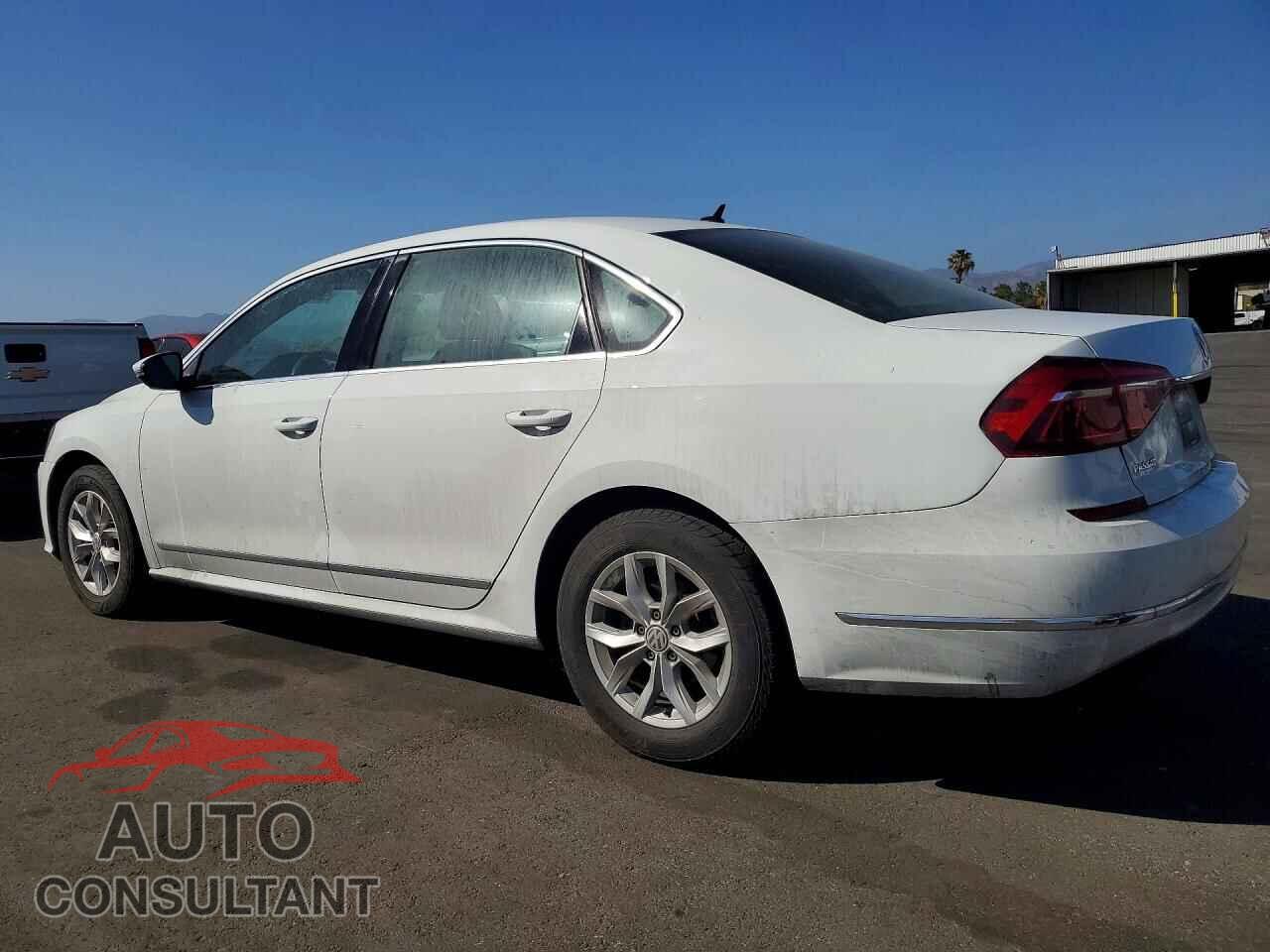 VOLKSWAGEN PASSAT 2017 - 1VWAT7A38HC005113
