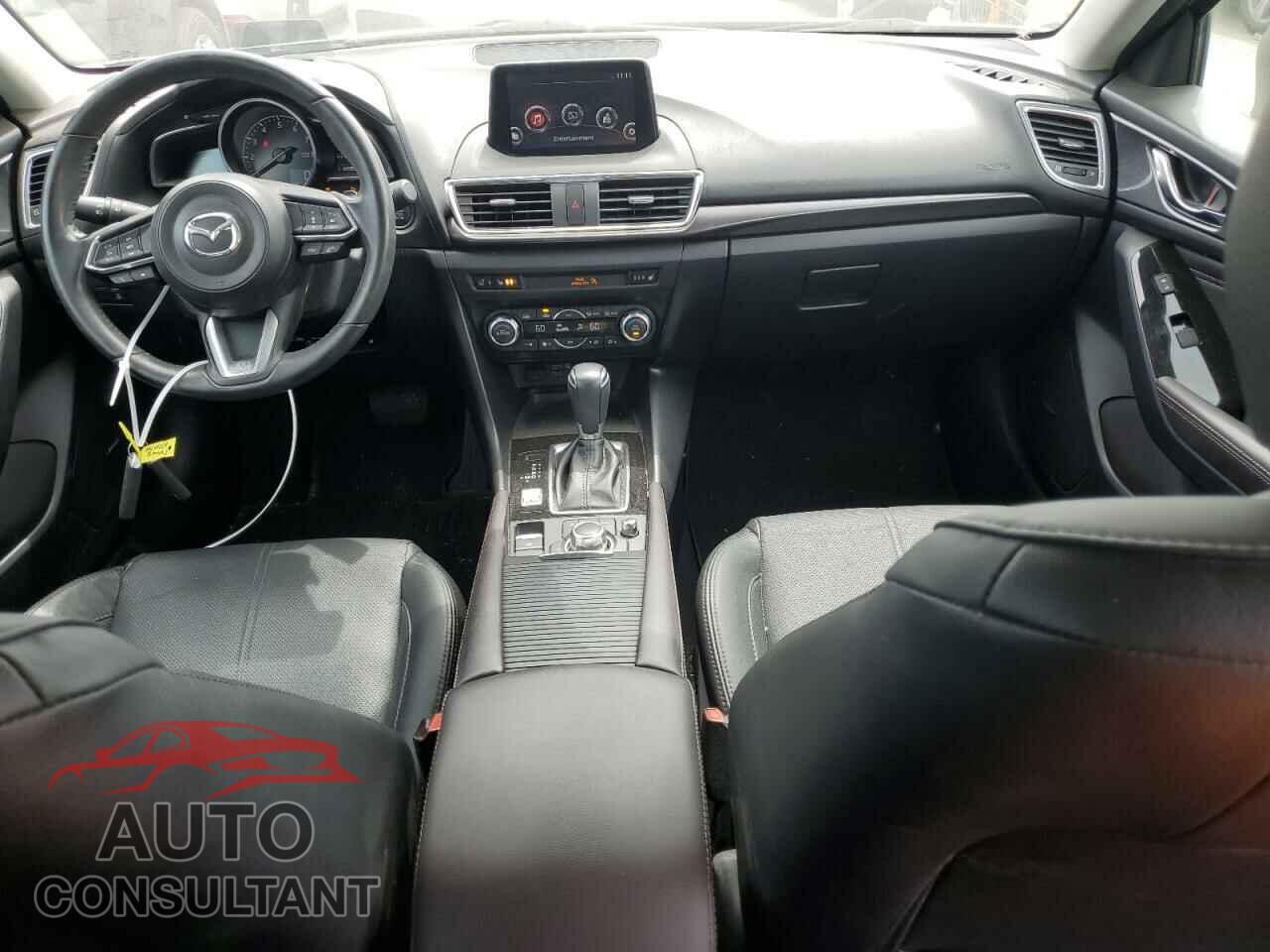 MAZDA 3 2018 - 3MZBN1M37JM267345