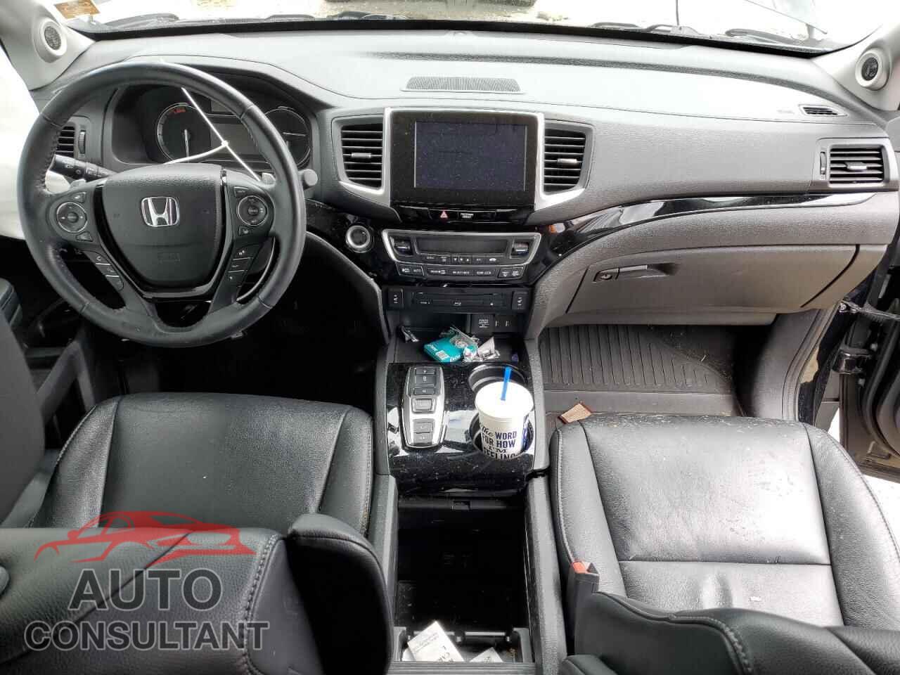 HONDA PILOT 2017 - 5FNYF6H94HB061243