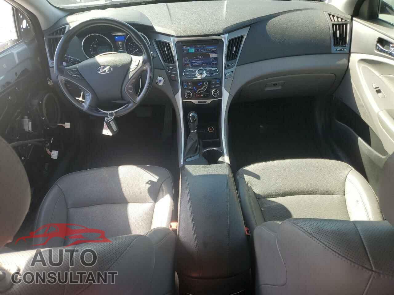 HYUNDAI SONATA 2013 - KMHEC4A46DA065775