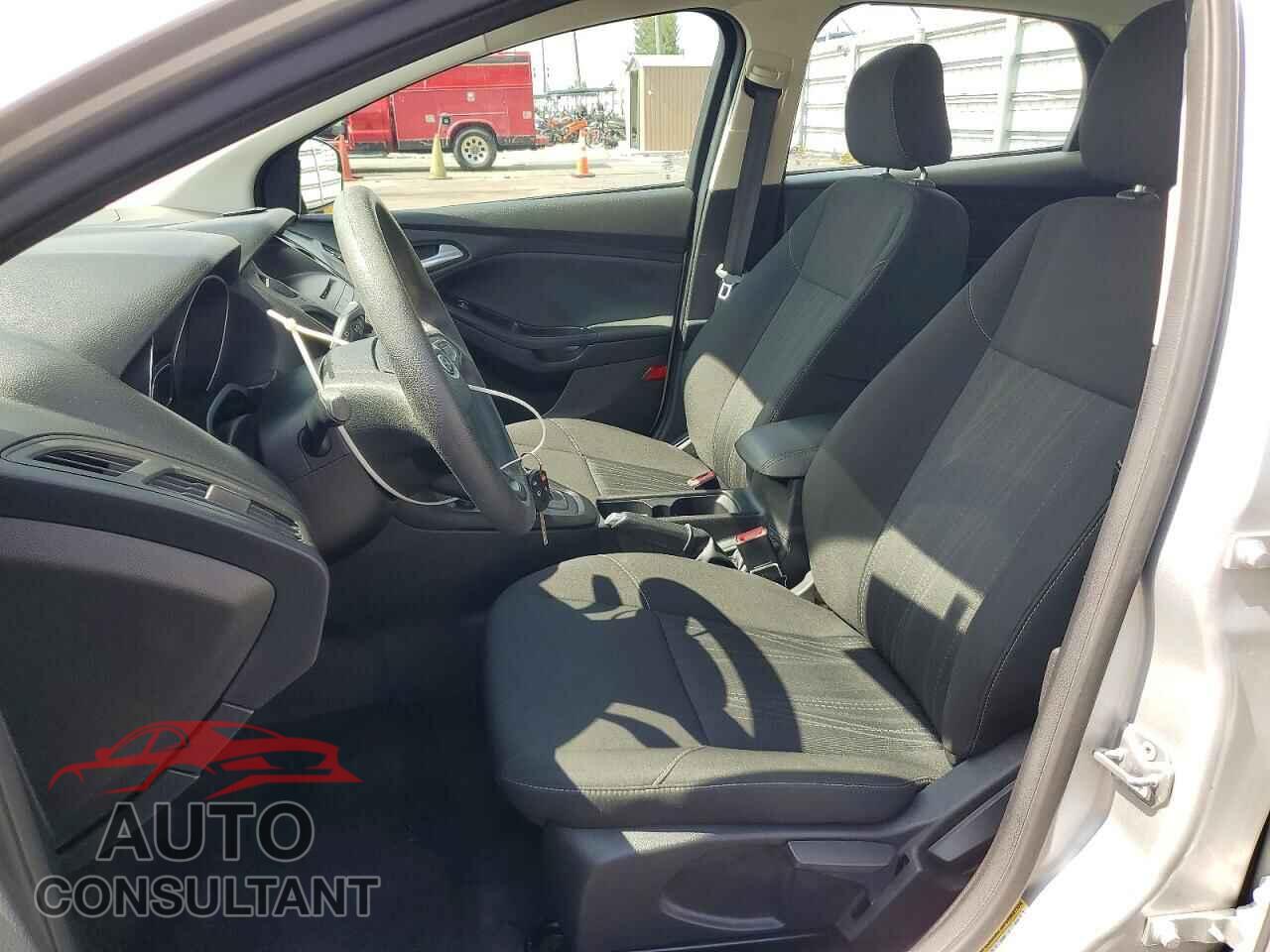 FORD FOCUS 2017 - 1FADP3F26HL337845