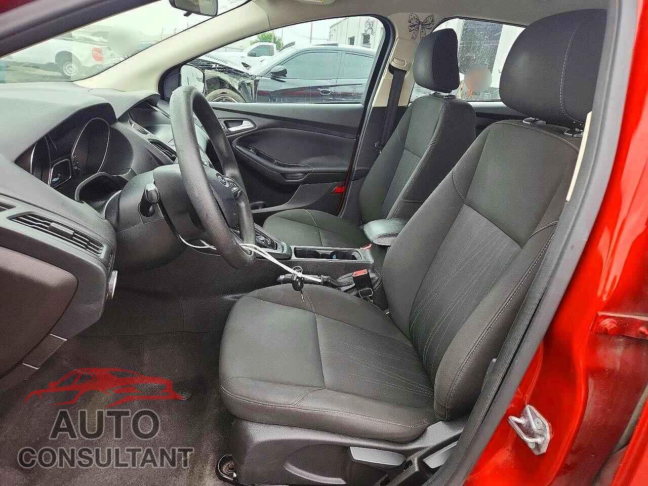FORD FOCUS 2018 - 1FADP3FEXJL281800