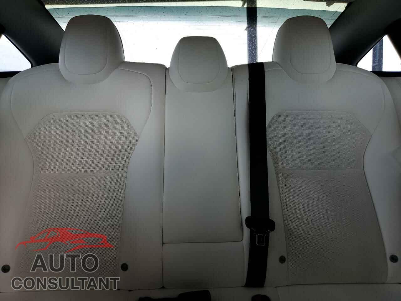 TESLA MODEL 3 2024 - 5YJ3E1EA5RF831935