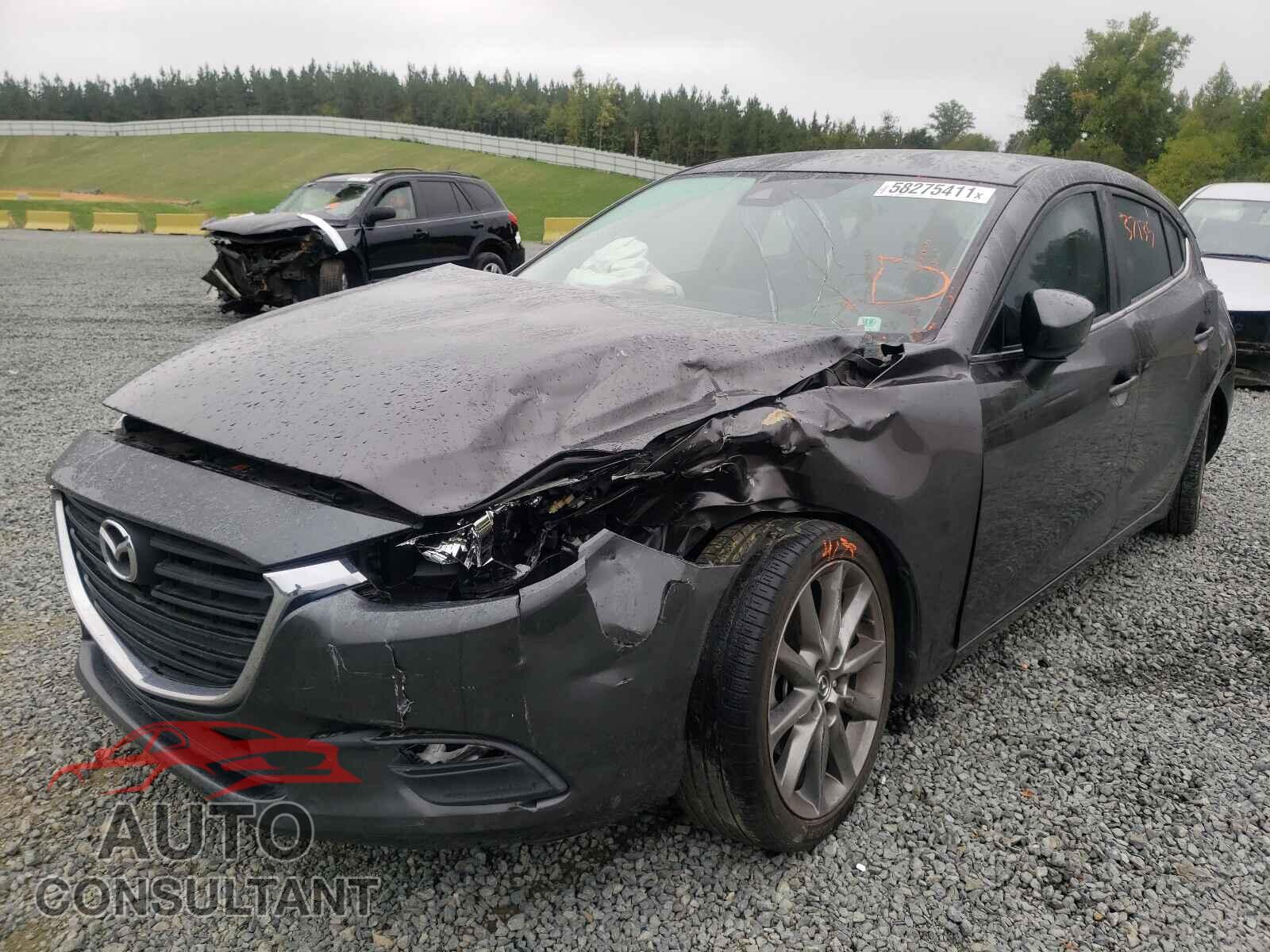 MAZDA 3 2018 - 3MZBN1L37JM205364