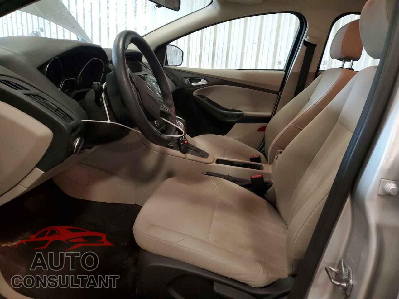 FORD FOCUS 2015 - 1FADP3F22FL231308