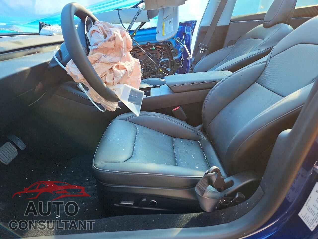 TESLA MODEL 3 2025 - 5YJ3E1EA4SF906002