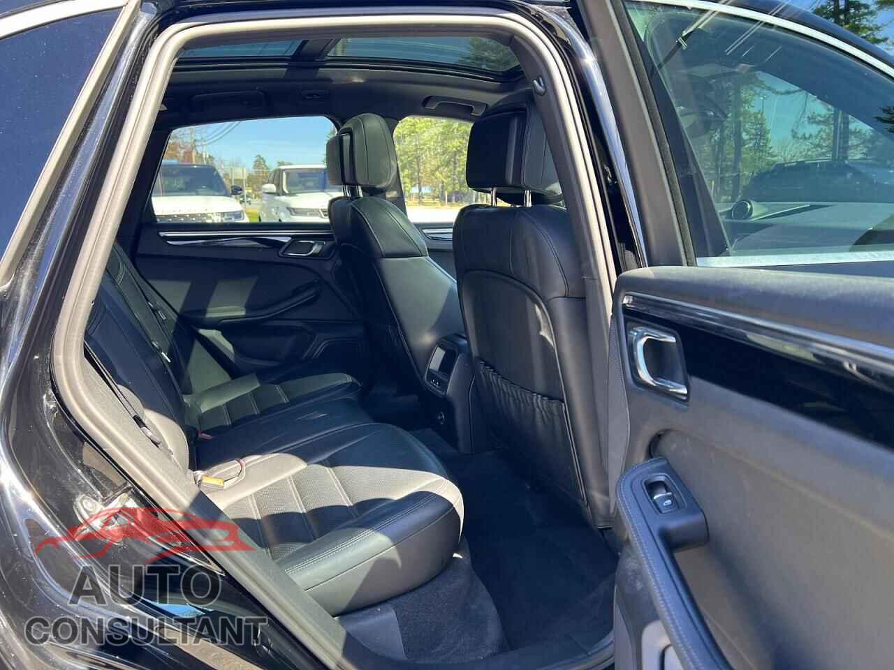 PORSCHE MACAN 2015 - WP1AB2A55FLB71739