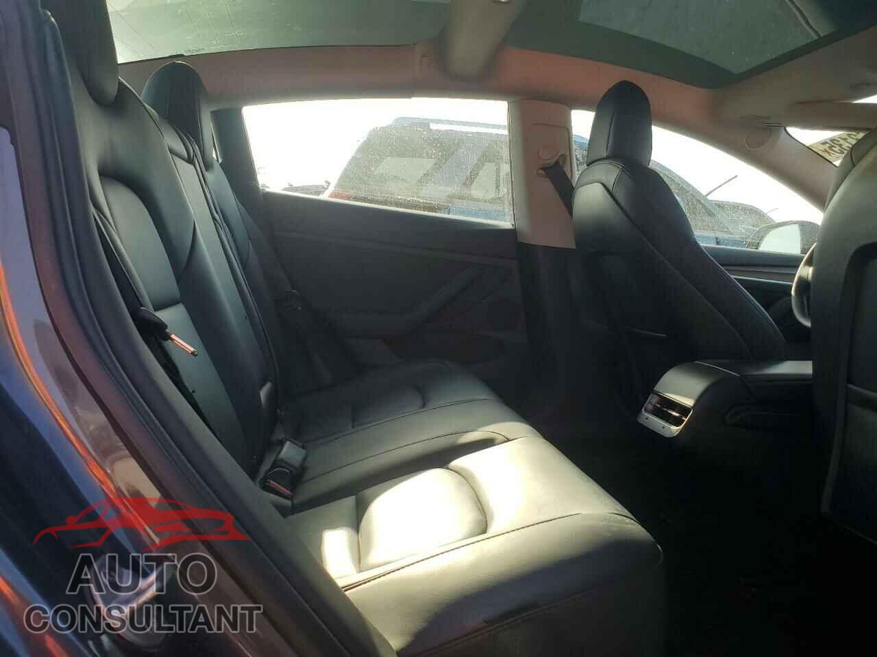 TESLA MODEL 3 2021 - 5YJ3E1EA5MF090808