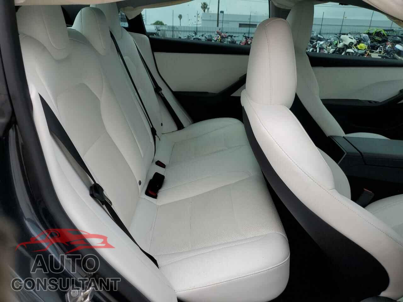 TESLA MODEL 3 2024 - 5YJ3E1EA3RF798529