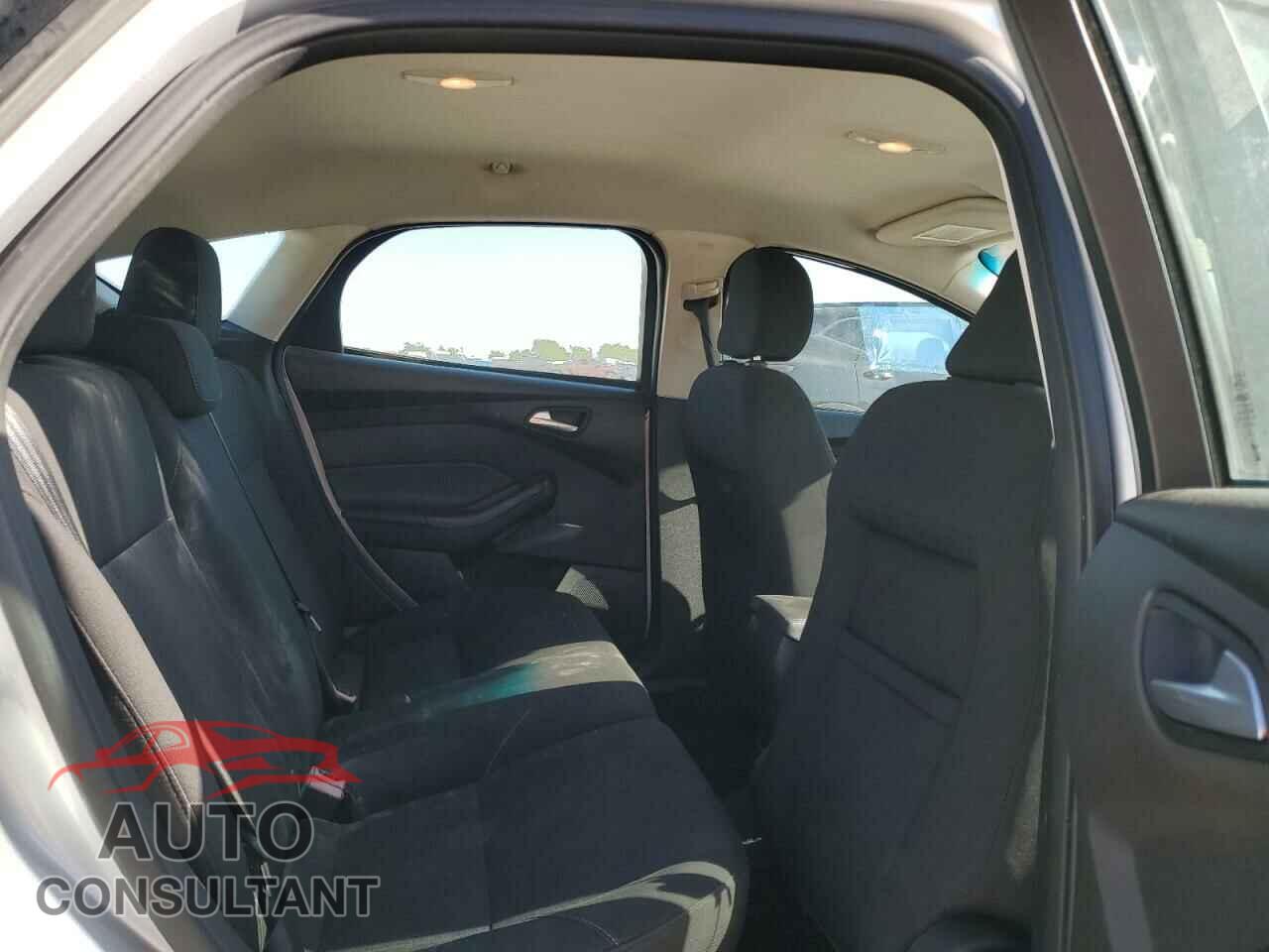 FORD FOCUS 2015 - 1FADP3K20FL306996