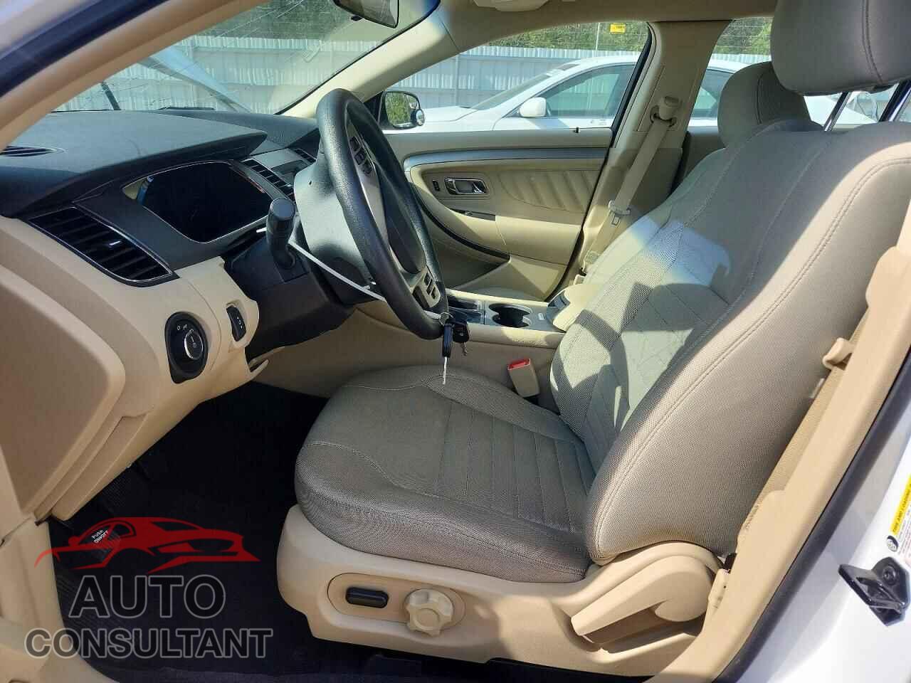 FORD TAURUS 2018 - 1FAHP2D84JG109232