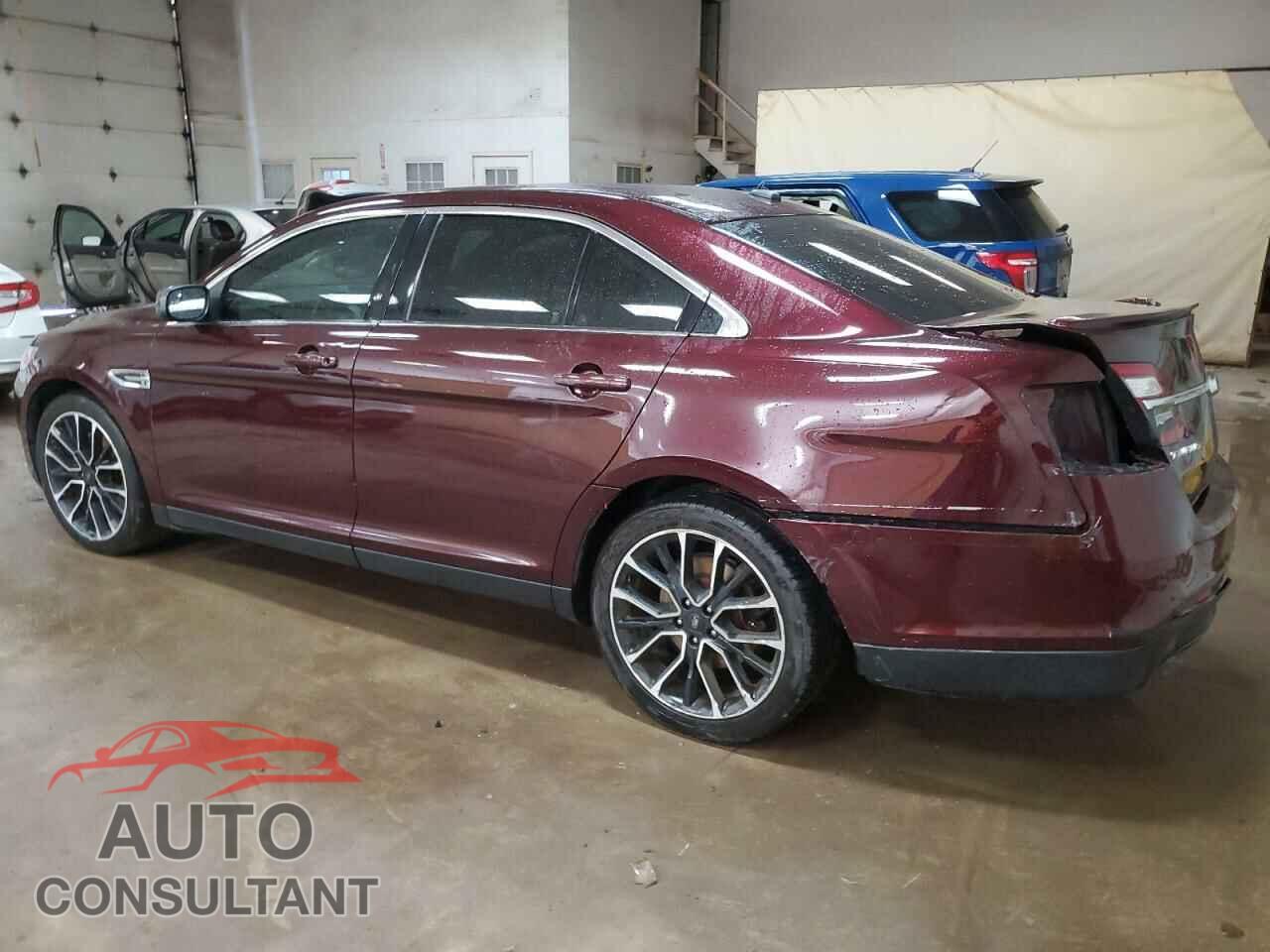FORD TAURUS 2018 - 1FAHP2H88JG100043