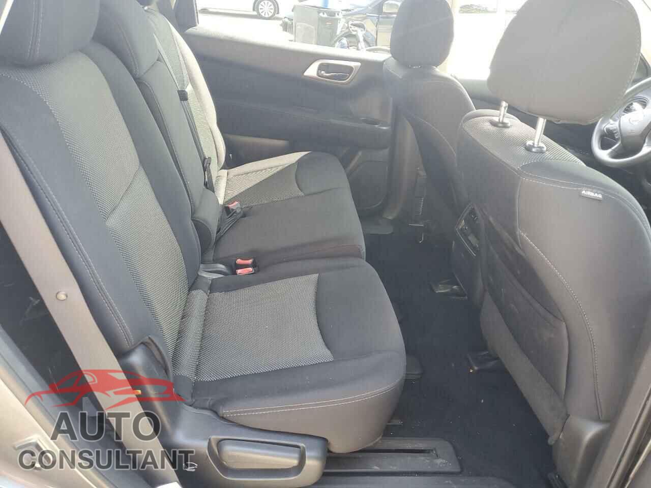 NISSAN PATHFINDER 2017 - 5N1DR2MMXHC660701
