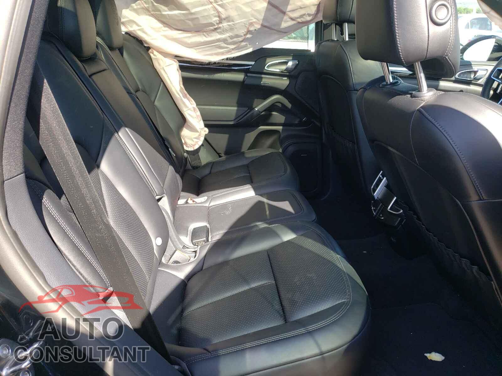 PORSCHE CAYENNE 2018 - WP1AA2A27JKA03804