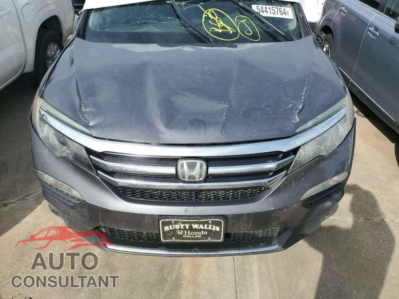 HONDA PILOT 2017 - 5FNYF5H97HB026870