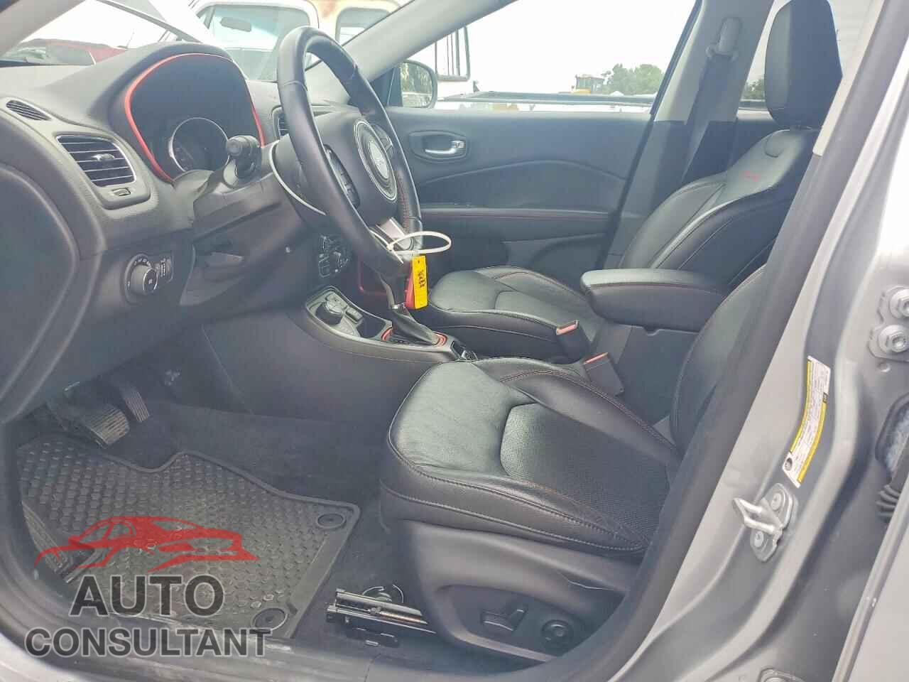 JEEP COMPASS 2018 - 3C4NJDDB3JT201112