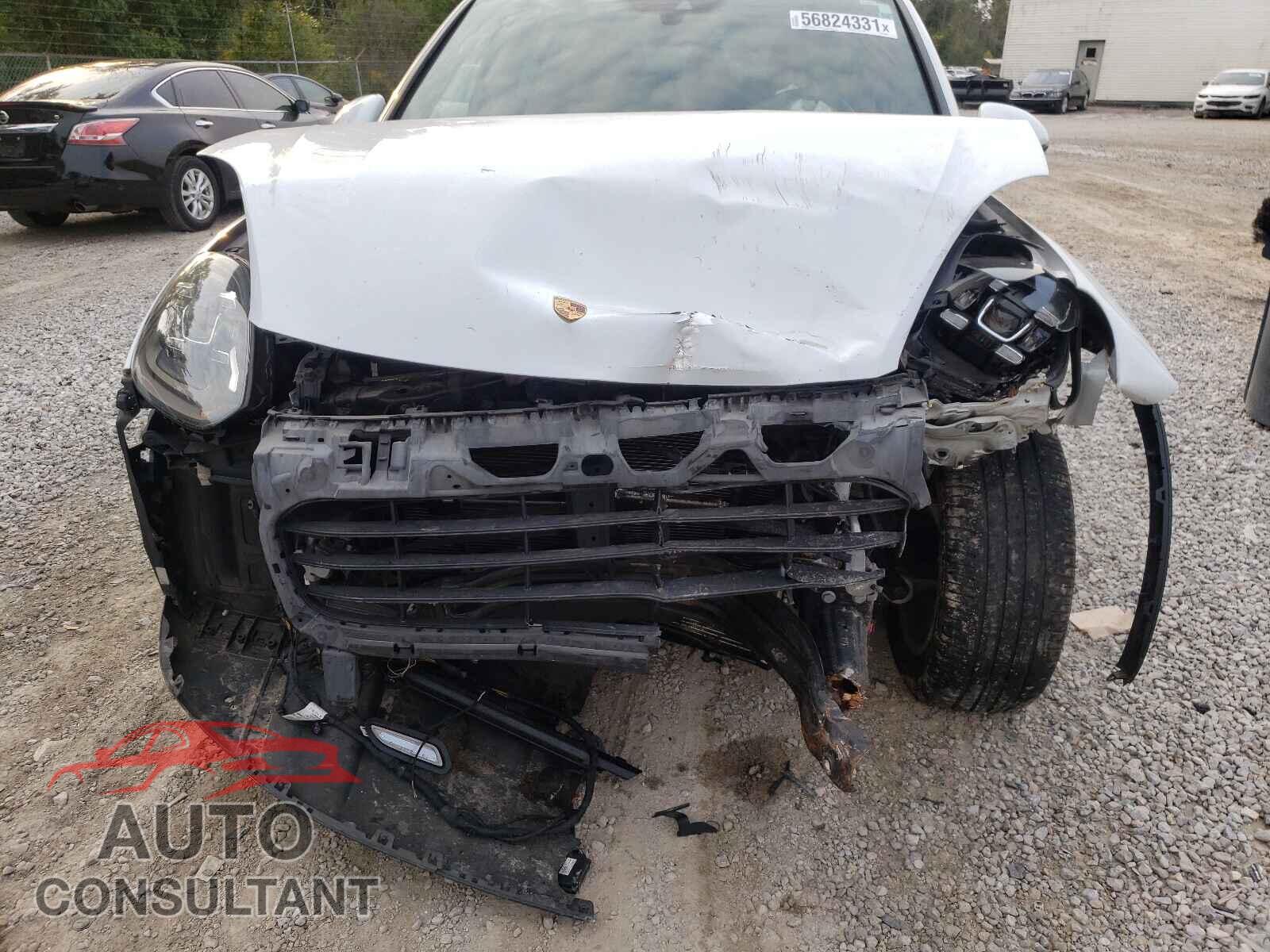 PORSCHE CAYENNE 2016 - WP1AA2A27GKA08820