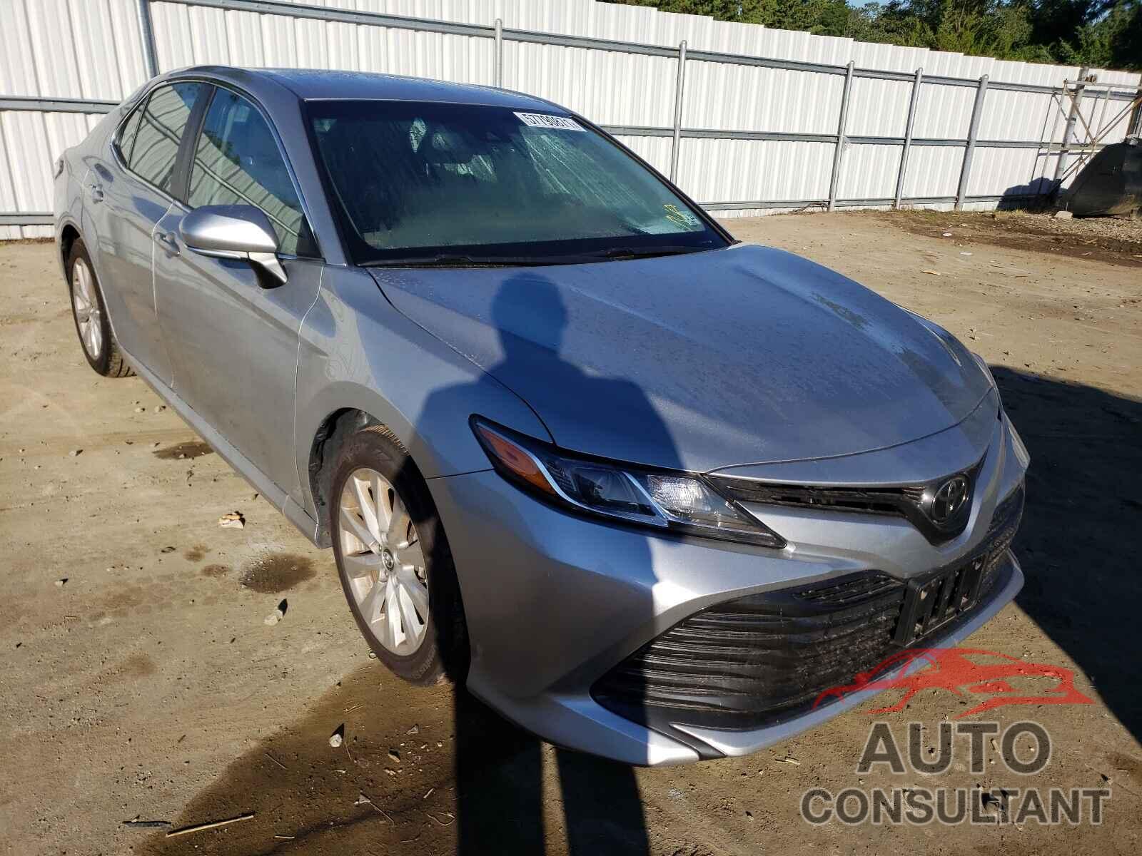 TOYOTA CAMRY 2018 - 4T1B11HK0JU571690