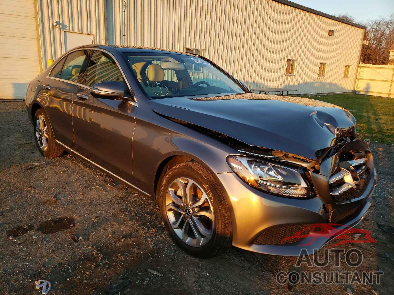 MERCEDES-BENZ C CLASS 2018 - 55SWF4KB1JU261637