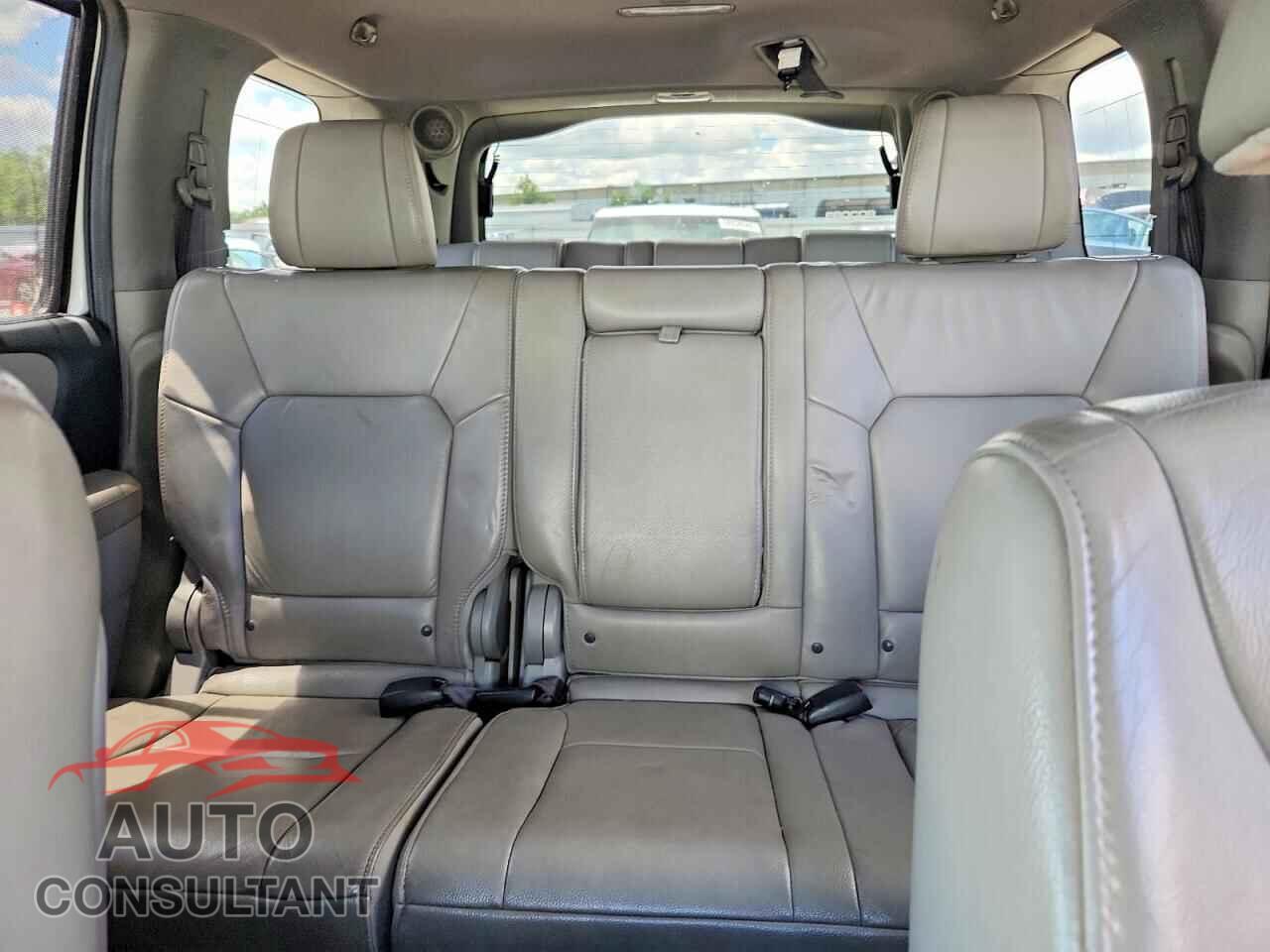 HONDA PILOT 2015 - 5FNYF4H94FB008446