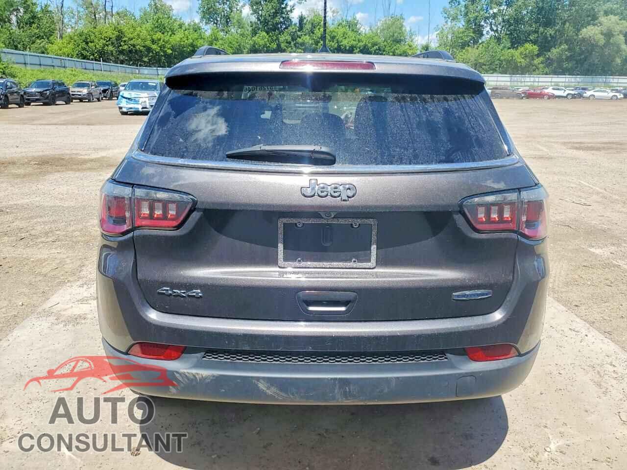 JEEP COMPASS 2018 - 3C4NJDBB7JT201780