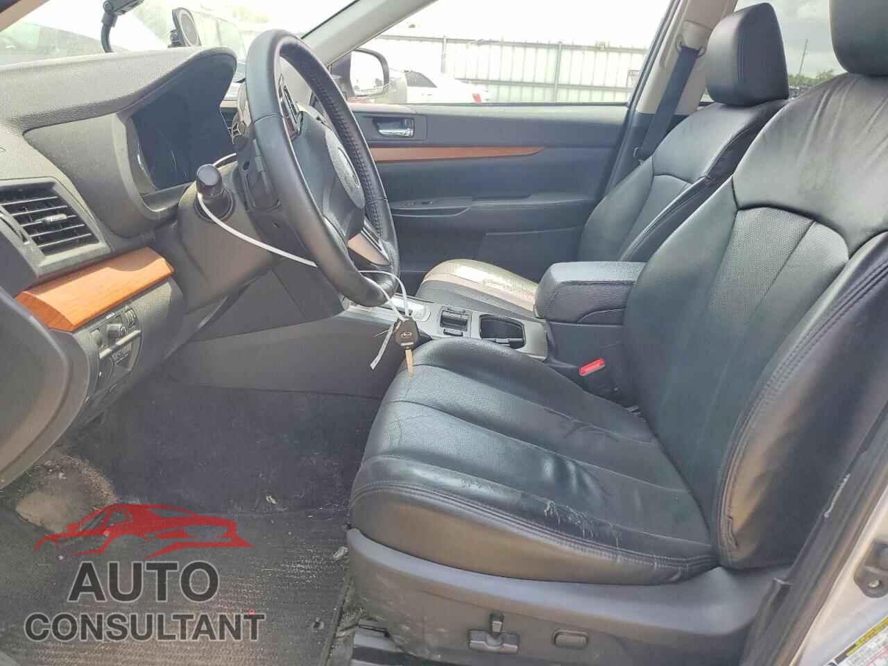 SUBARU OUTBACK 2013 - 4S4BRBLC1D3307600