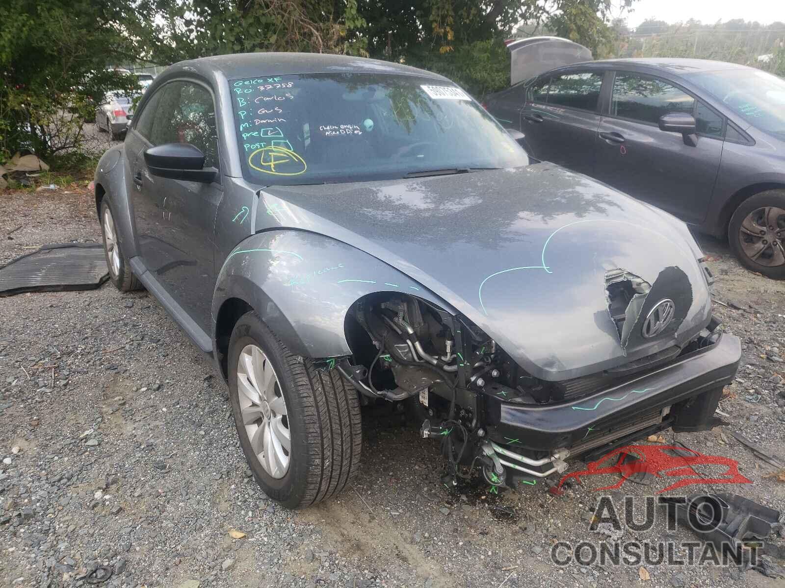 VOLKSWAGEN BEETLE 2018 - 3VWFD7AT8JM706614