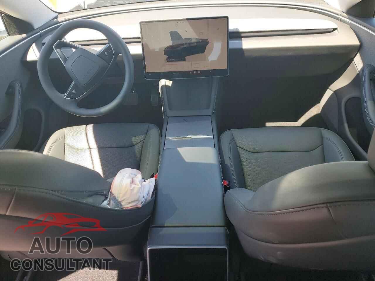 TESLA MODEL 3 2024 - 5YJ3E1EA4RF726786
