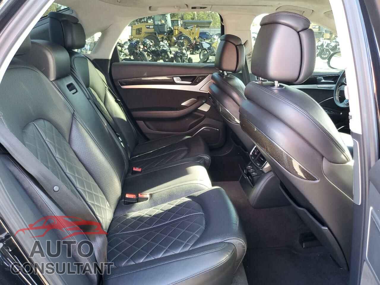 AUDI S8 2013 - WAUD2AFD5DN010444