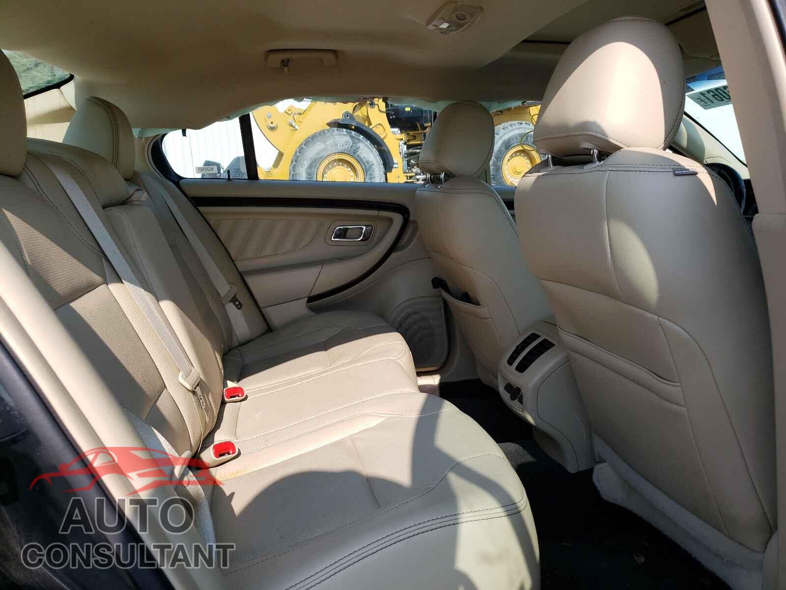 FORD TAURUS 2018 - 1FAHP2F84JG110314