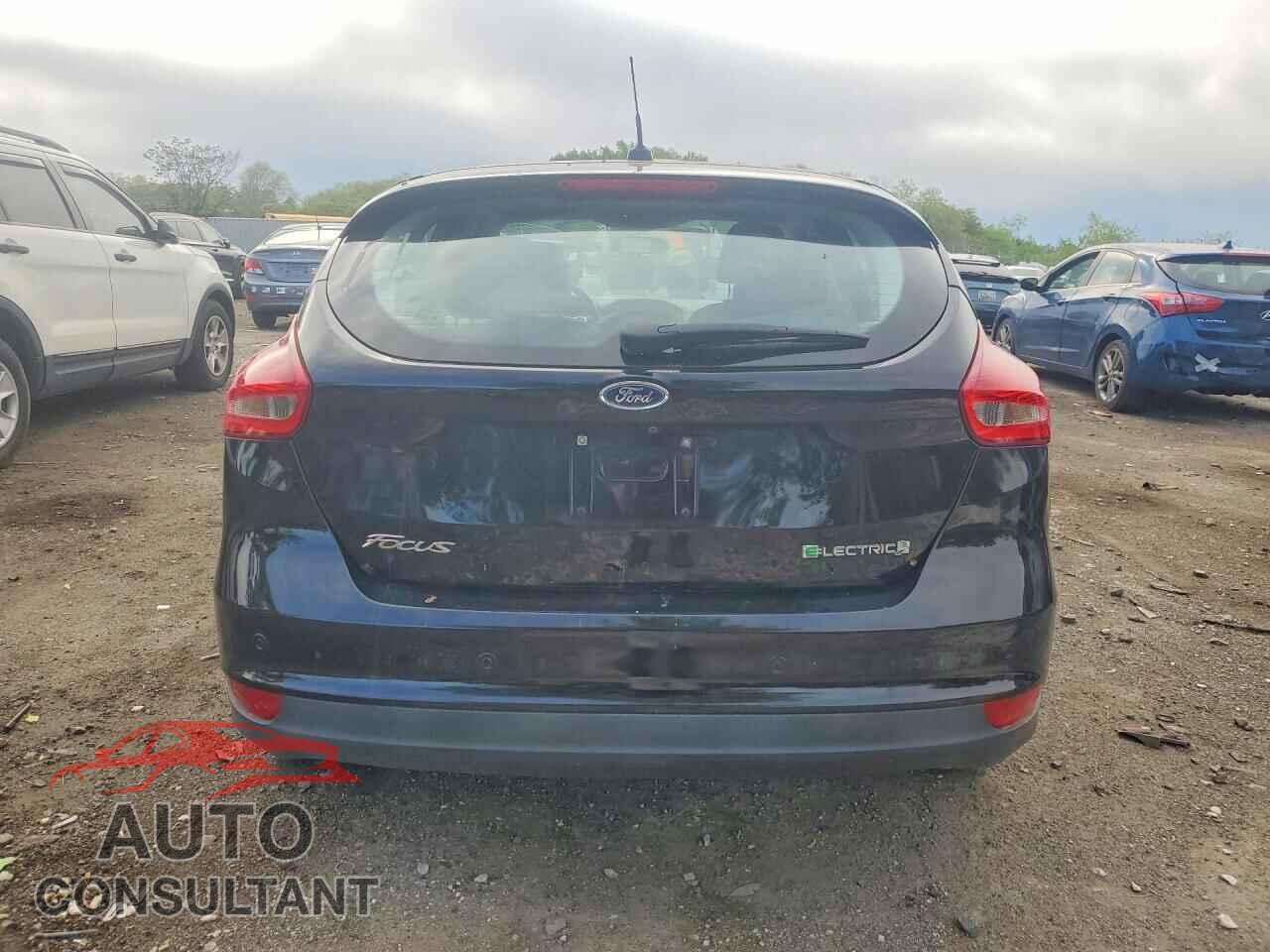 FORD FOCUS 2018 - 1FADP3R49JL225964