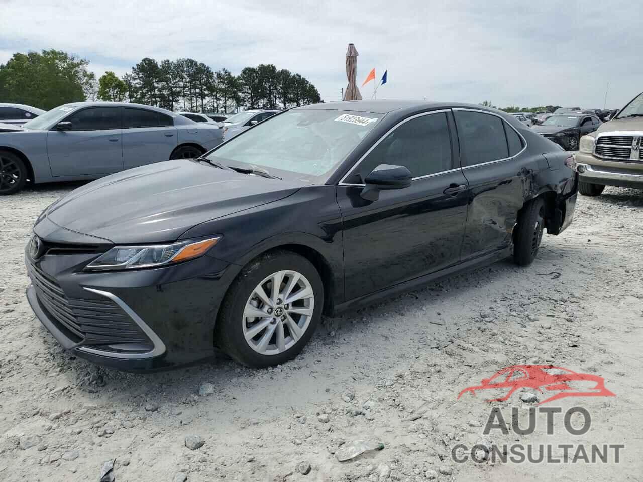 TOYOTA CAMRY 2022 - 4T1C11AK9NU658931