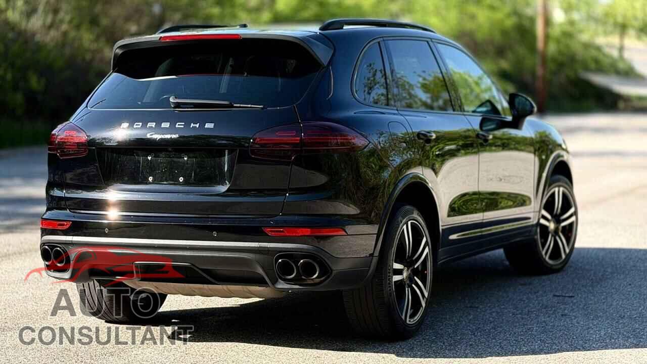 PORSCHE CAYENNE 2017 - WP1AA2A21HKA86947
