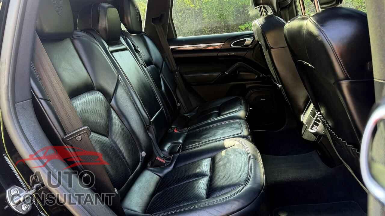 PORSCHE CAYENNE 2017 - WP1AA2A21HKA86947