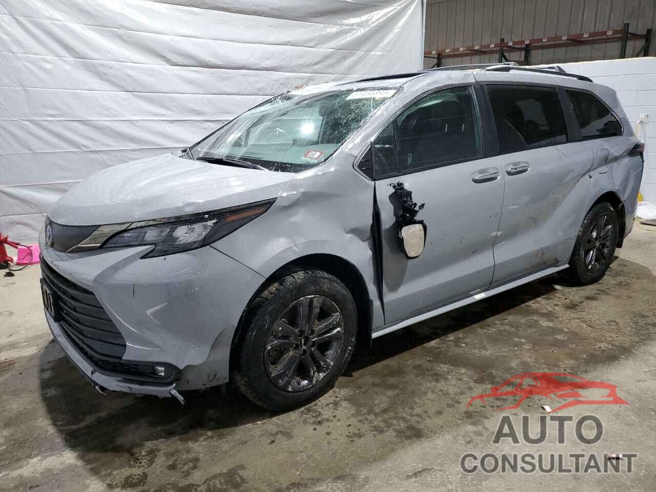 TOYOTA SIENNA 2024 - 5TDCSKFC9RS132253