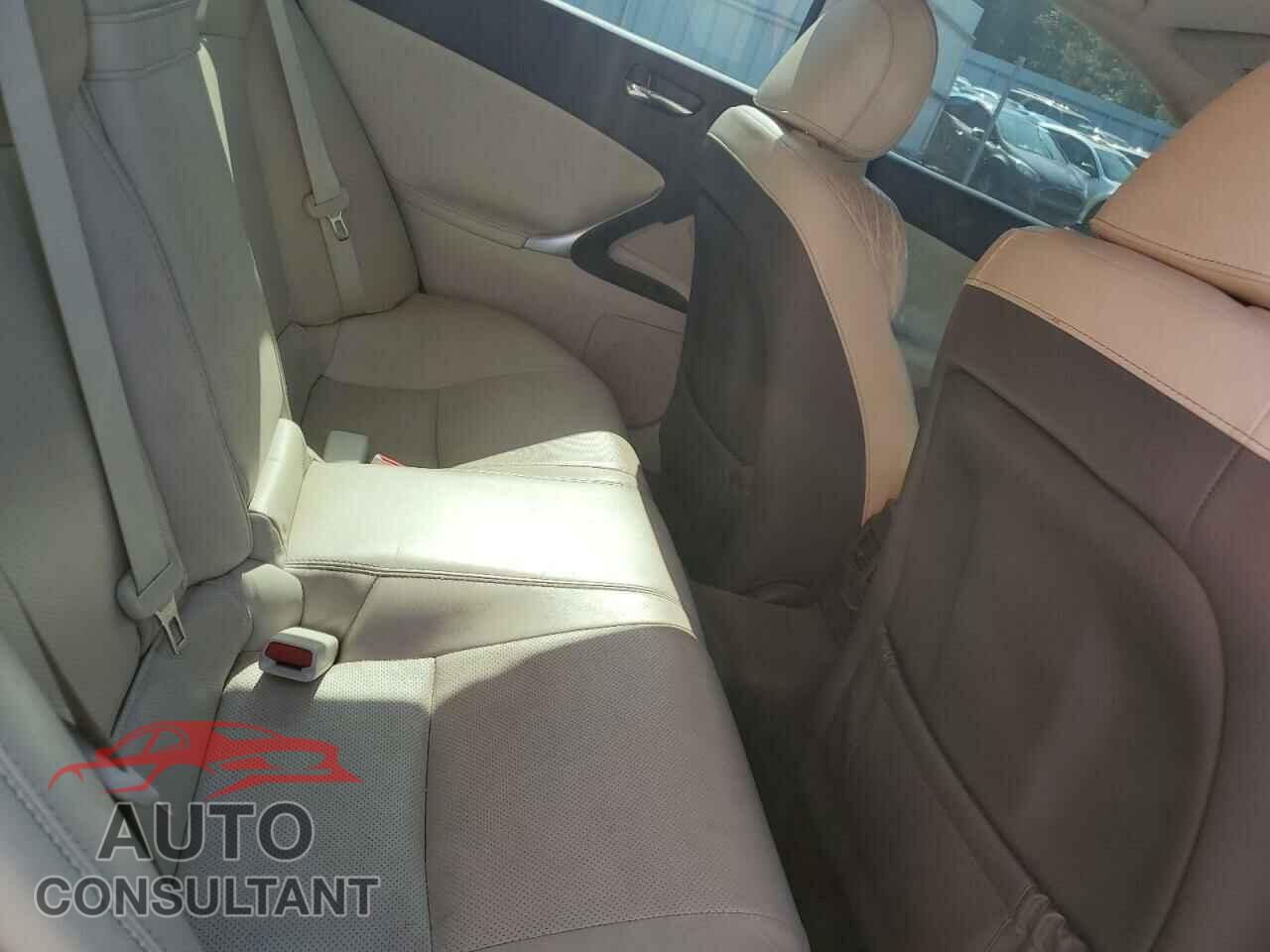 LEXUS IS 2011 - JTHCF5C24B5047624