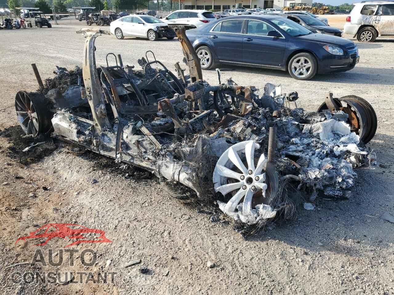 TESLA MODEL S 2013 - 5YJSA1DP8DFP17708