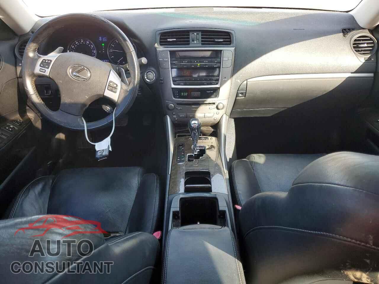 LEXUS IS 2011 - JTHCF5C25B2035144