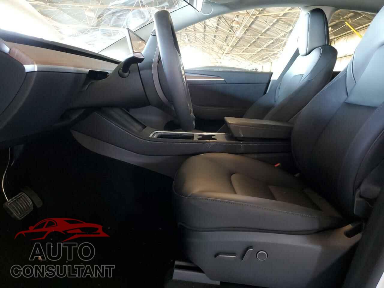 TESLA MODEL Y 2024 - 7SAYGAEE3RF035920
