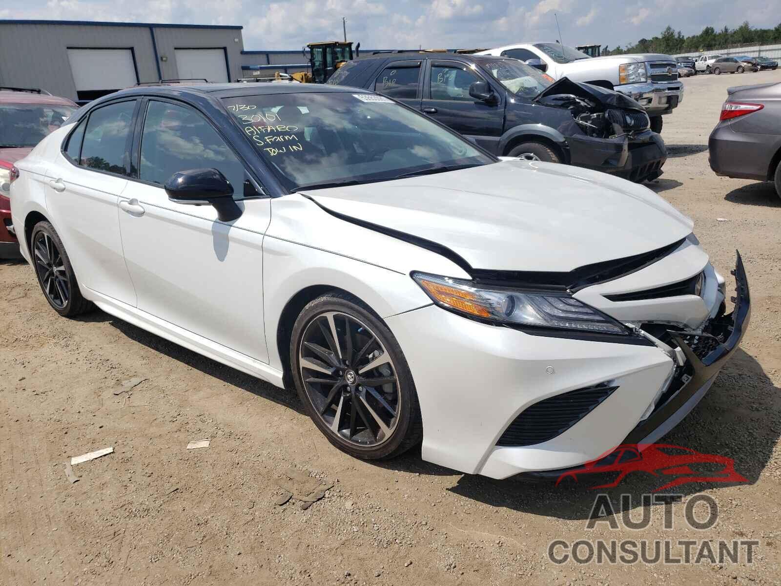 TOYOTA CAMRY 2018 - 4T1B61HK6JU051057