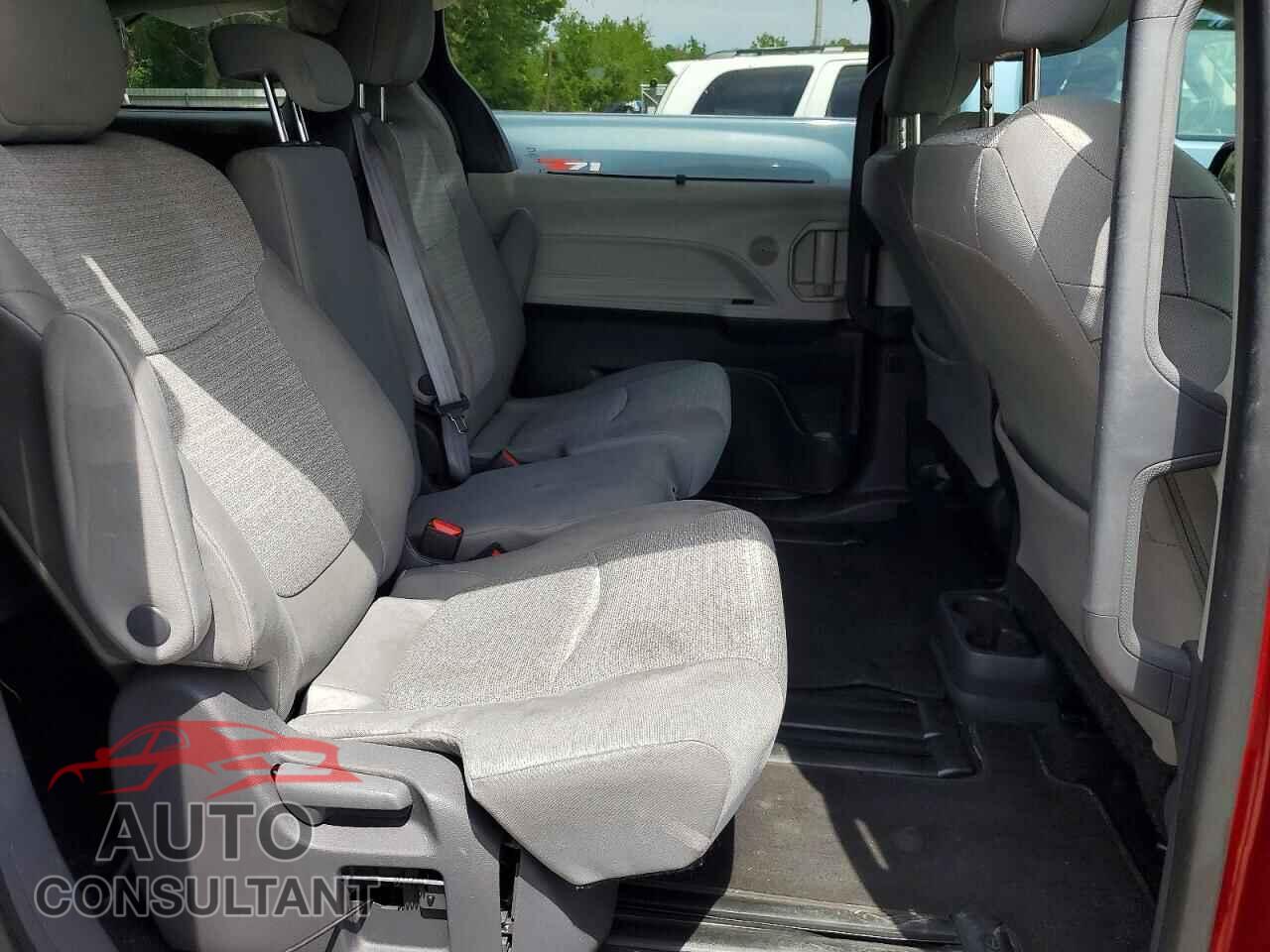 TOYOTA SIENNA 2021 - 5TDKSKFC2MS009138