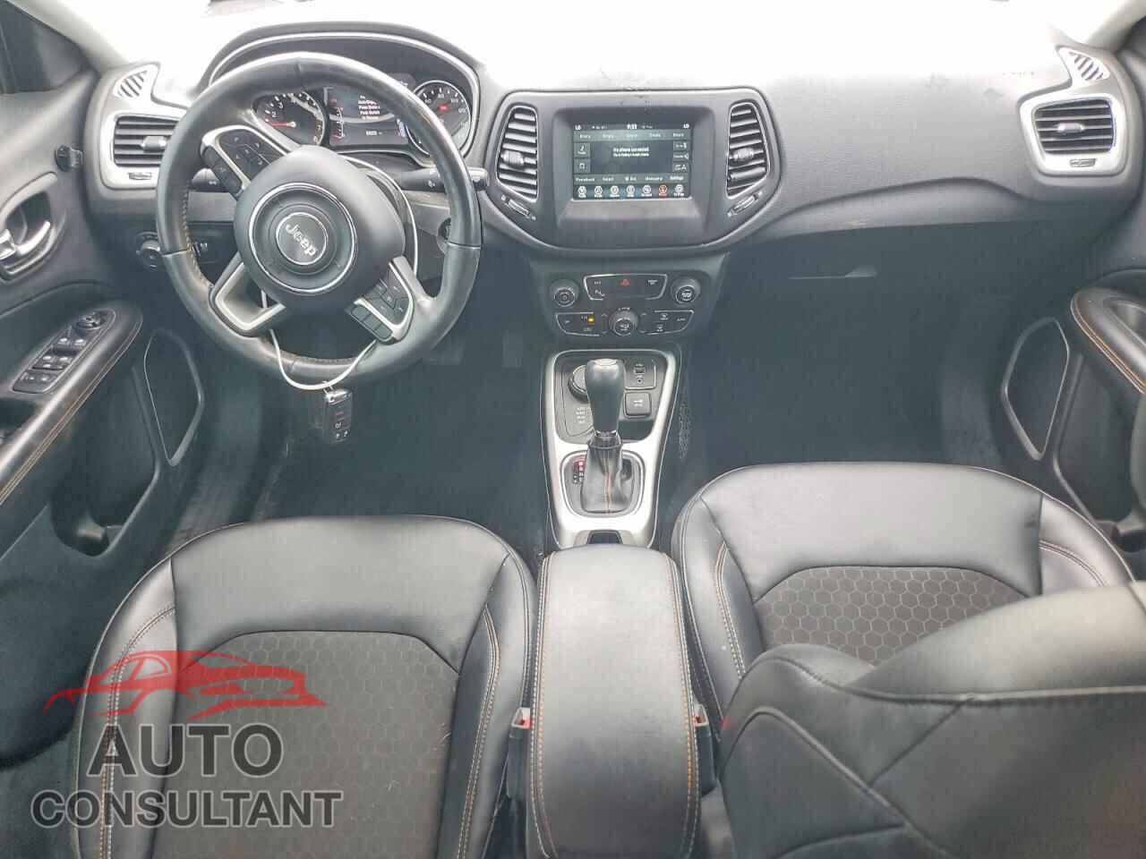 JEEP COMPASS 2018 - 3C4NJDBB3JT270515