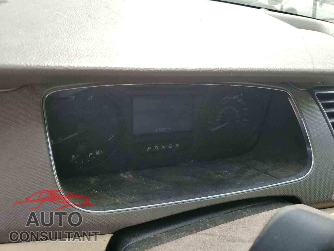 FORD TAURUS 2018 - 1FAHP2D8XJG102625