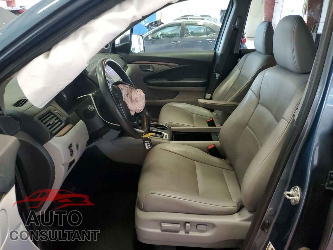 HONDA PILOT 2017 - 5FNYF6H62HB060811