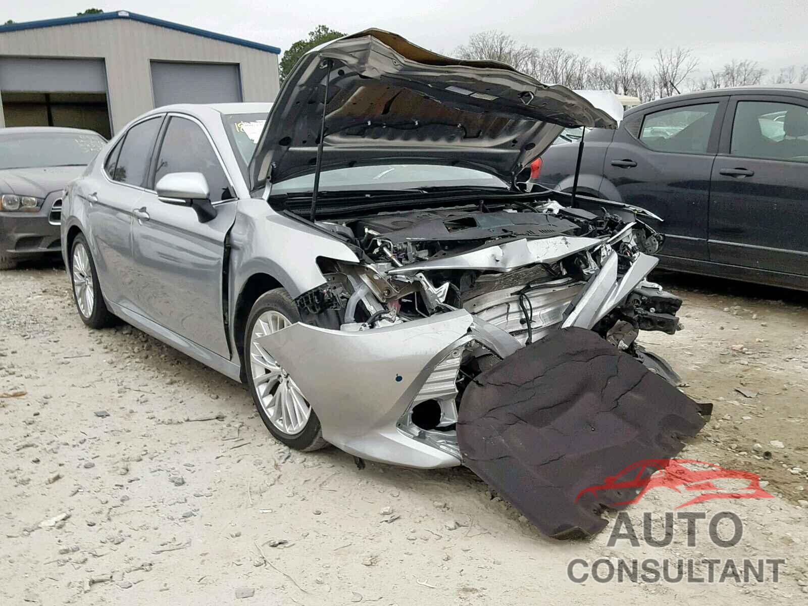 TOYOTA CAMRY 2018 - 4T1B11HK1JU008759