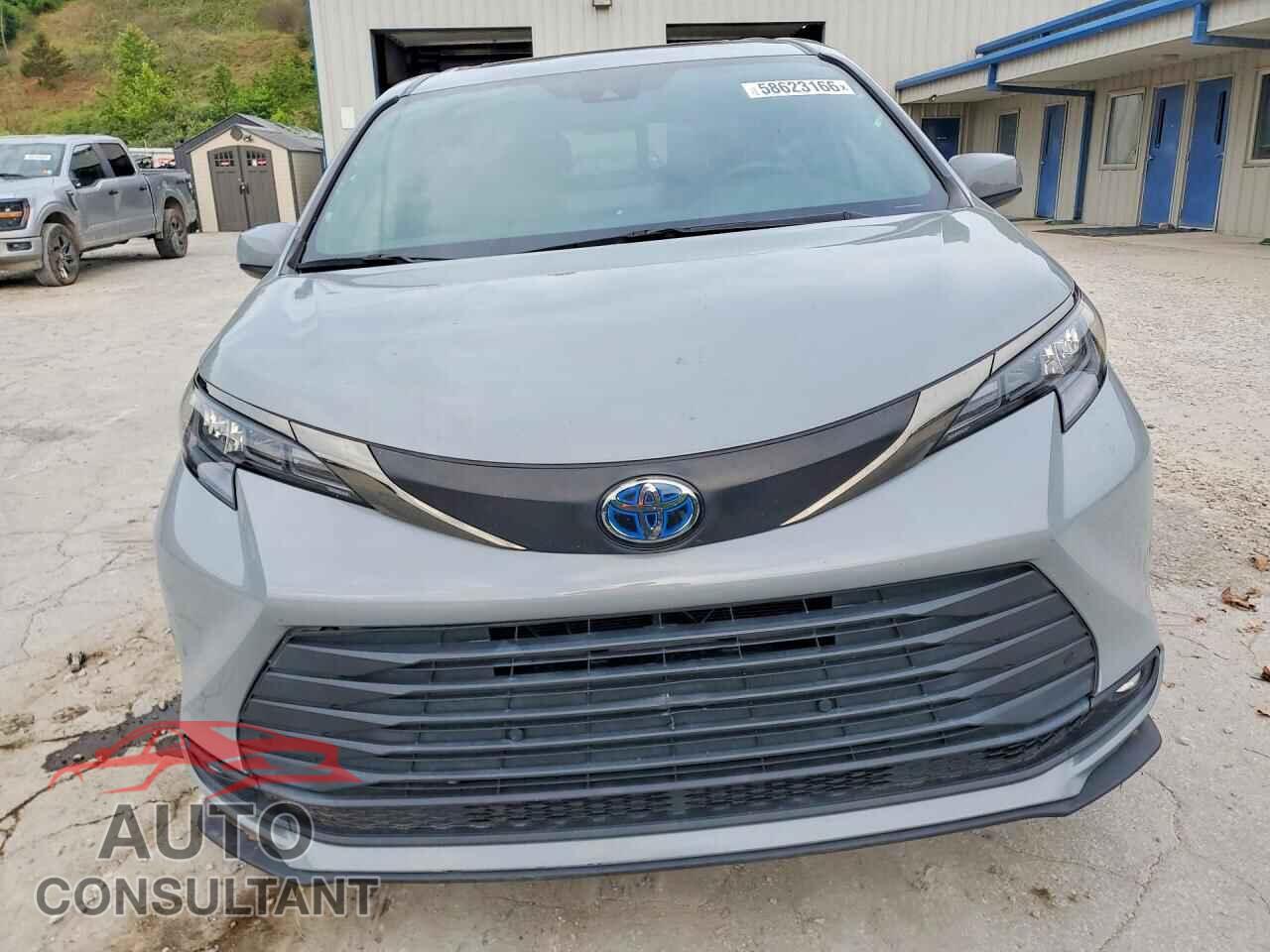 TOYOTA SIENNA 2022 - 5TDASKFC8NS051259