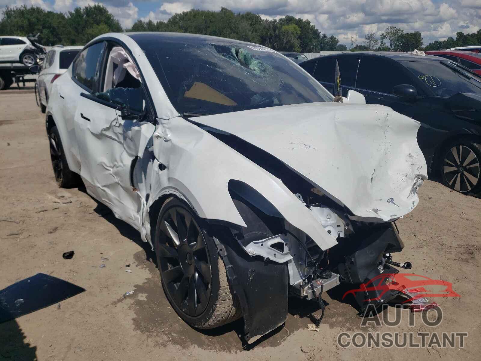 TESLA MODEL Y 2021 - 5YJYGDED0MF103752