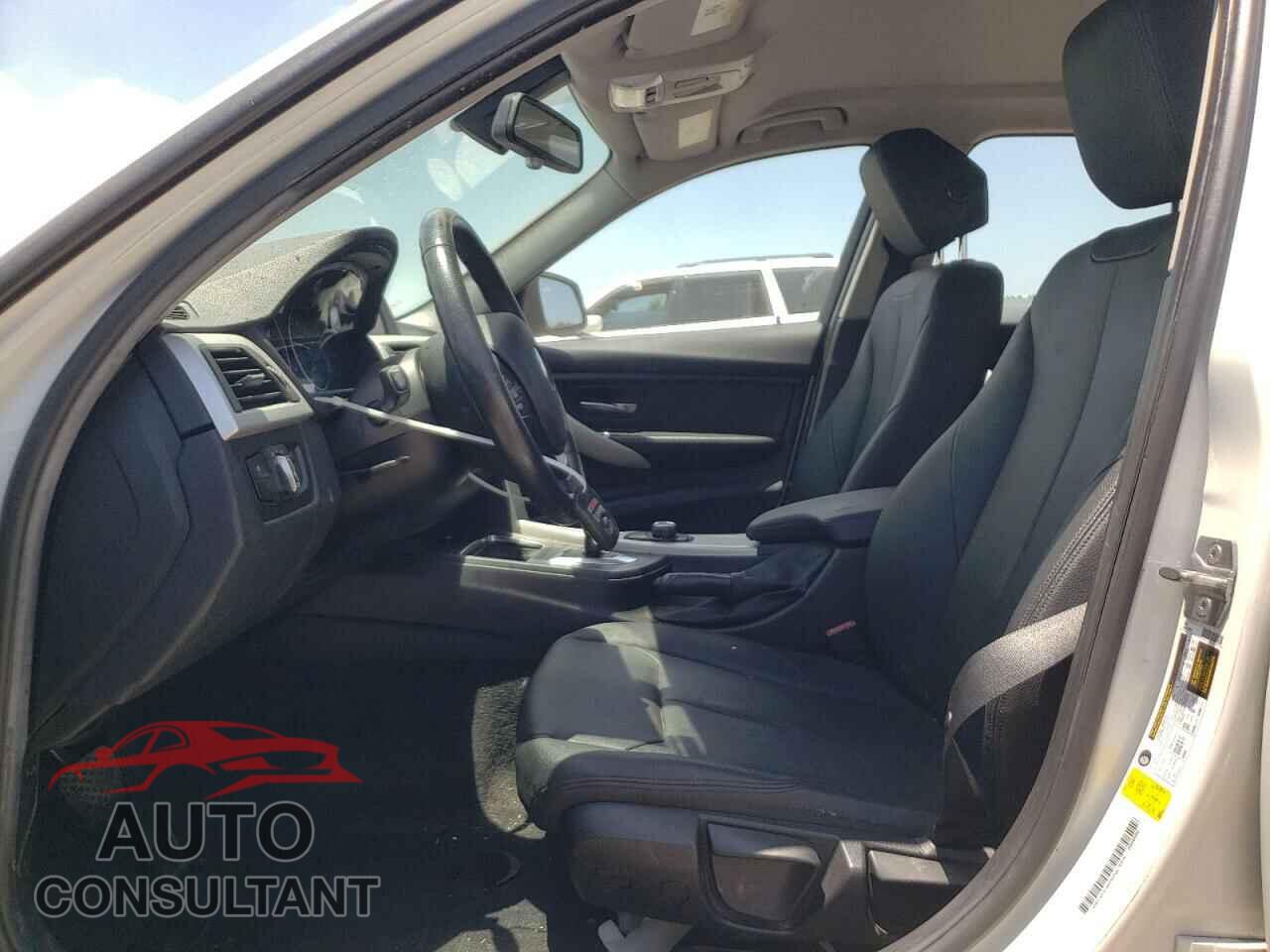 BMW 3 SERIES 2016 - WBA8E1G53GNU12452