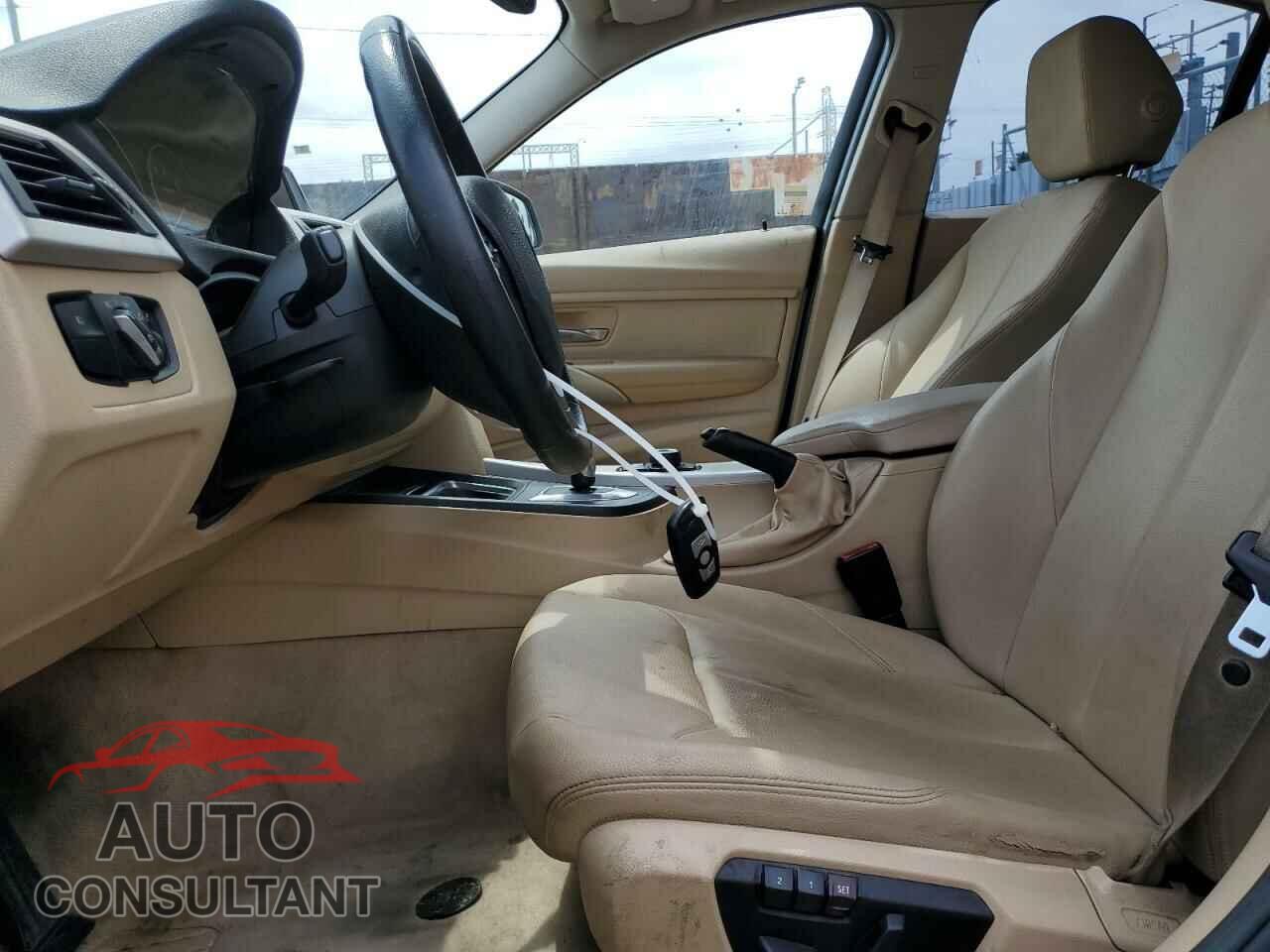 BMW 3 SERIES 2015 - WBA3B1G56FNT02268